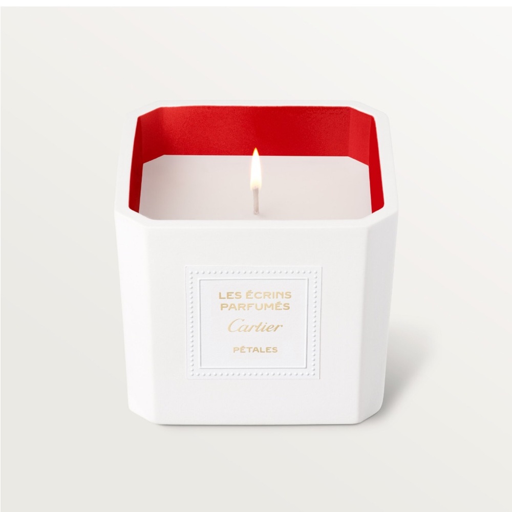 Cartier White Candle in Petals πΈπ©· - Picture 3 of 15